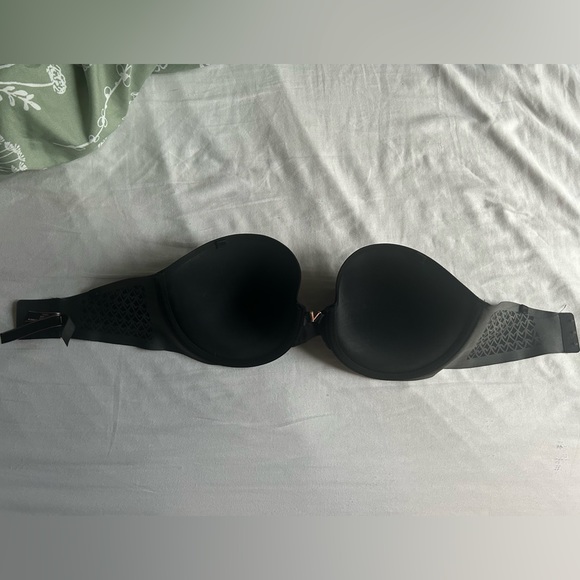 Victoria’s Secret strapless push-up bra 36D - Picture 3 of 4